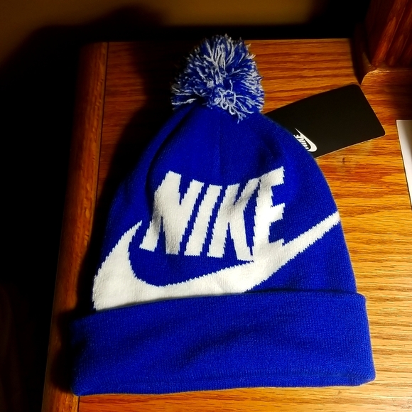 NIKE WINTER HAT